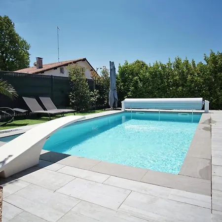 度假居 House For 8 With Private Pool