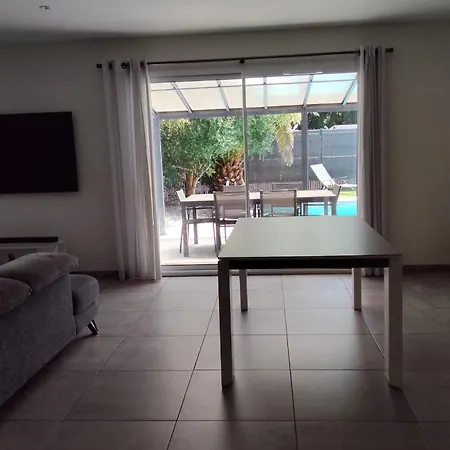 House For 8 With Private Pool