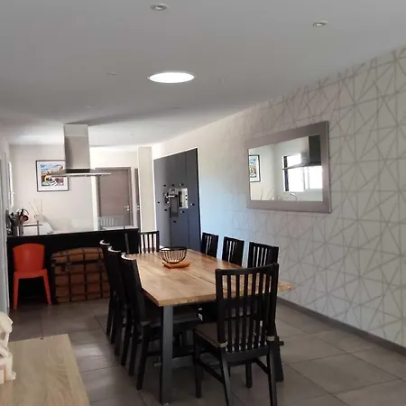 House For 8 With Private Pool *