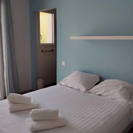 House For 8 With Private Pool 度假居 *